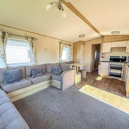 6 Berth Caravan For Hire With Wifi At Seawick Holiday Park In Essex Ref 27025Hv Clacton-on-Sea Exterior photo